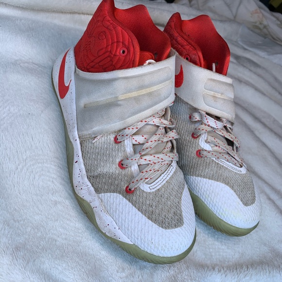 Kyrie Irving - Picture 3 of 7